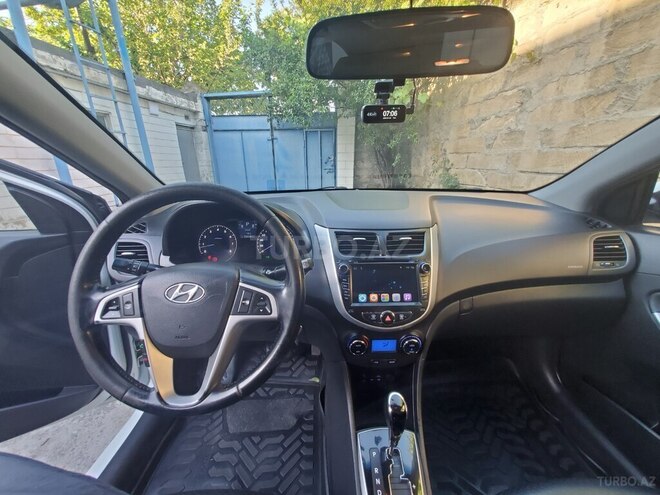 Hyundai Accent-16