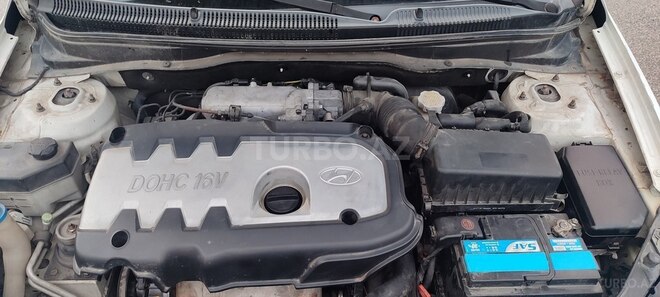 Hyundai Accent-14