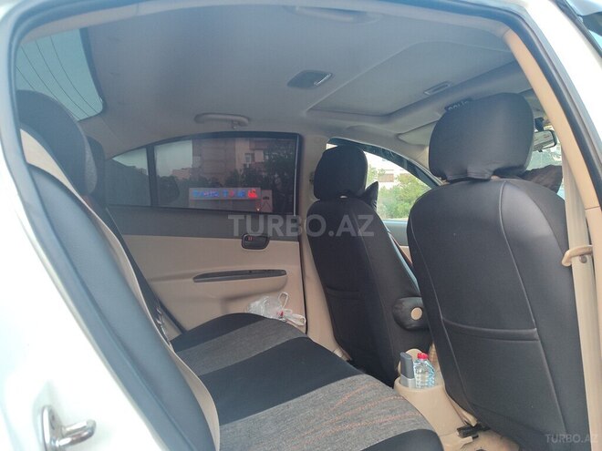 Hyundai Accent-10