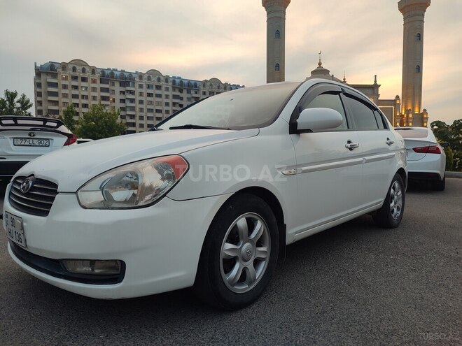 Hyundai Accent-2