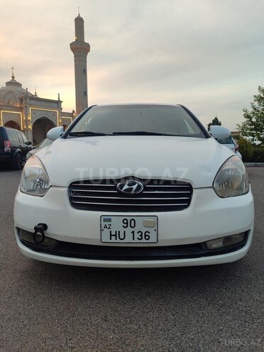 Hyundai Accent-15
