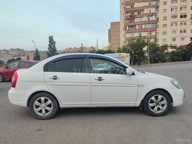 Hyundai Accent-7