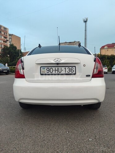Hyundai Accent-4