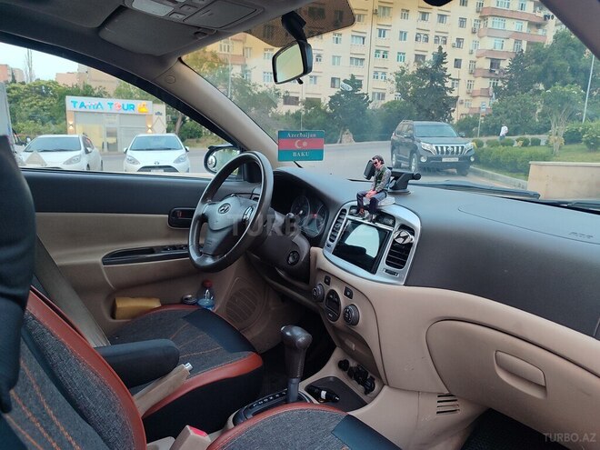 Hyundai Accent-9