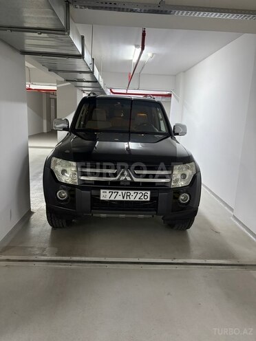 Mitsubishi Pajero-1