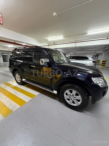 Mitsubishi Pajero-4