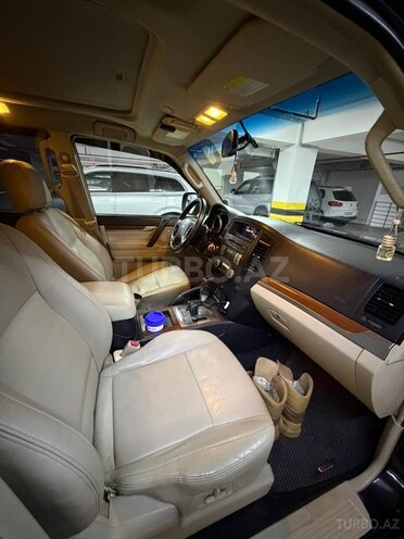 Mitsubishi Pajero-7