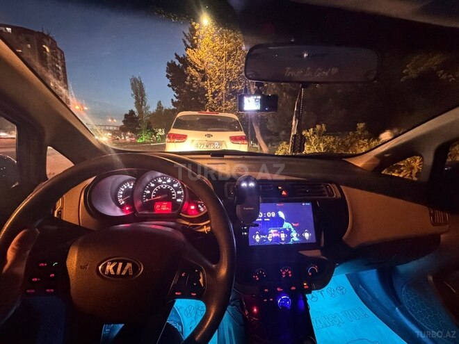 Kia Rio-11