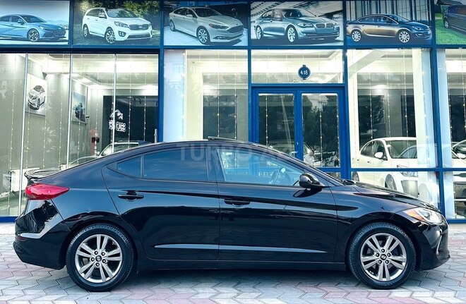 Hyundai Elantra-11