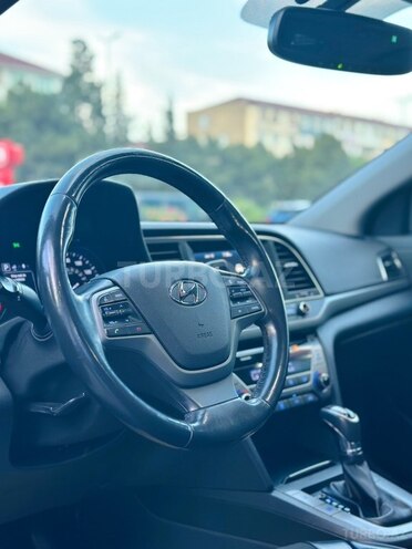 Hyundai Elantra-7