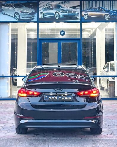 Hyundai Elantra-12