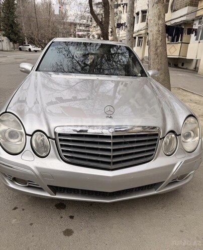 Mercedes E 240-1