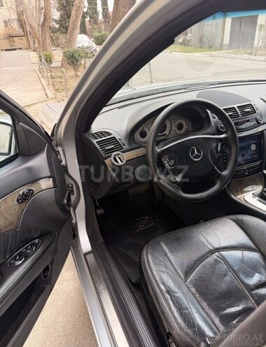 Mercedes E 240-2