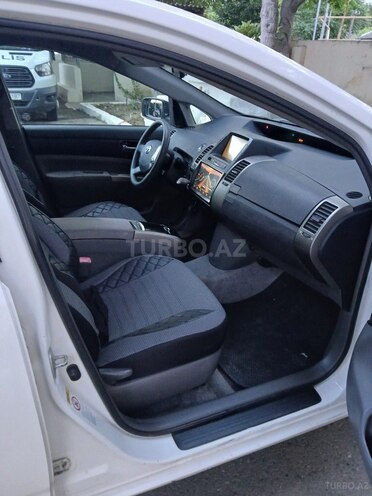 Toyota Prius-12