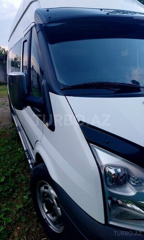 Ford Transit-4