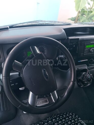 Ford Transit-8