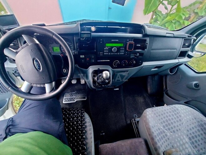 Ford Transit-7