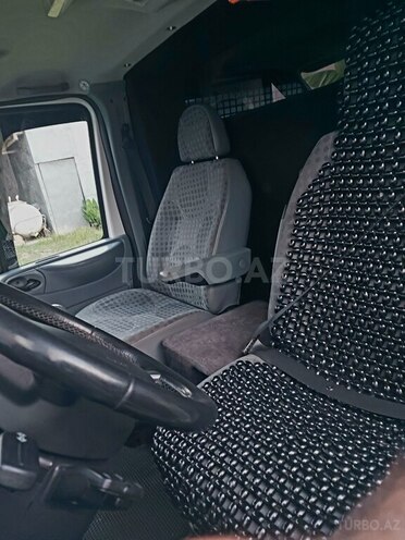 Ford Transit-13