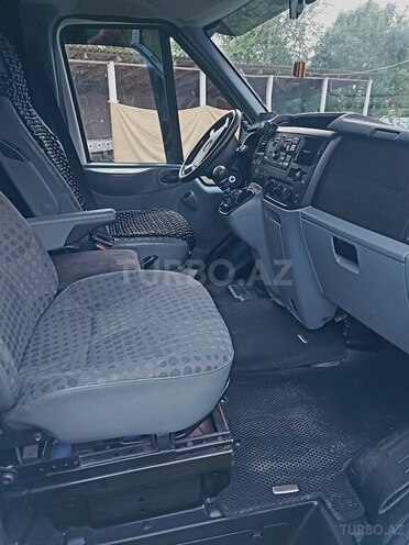 Ford Transit-21