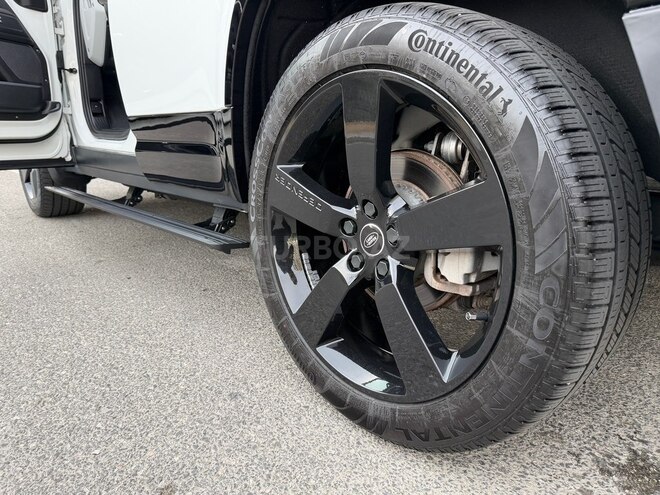 Land Rover Defender-14