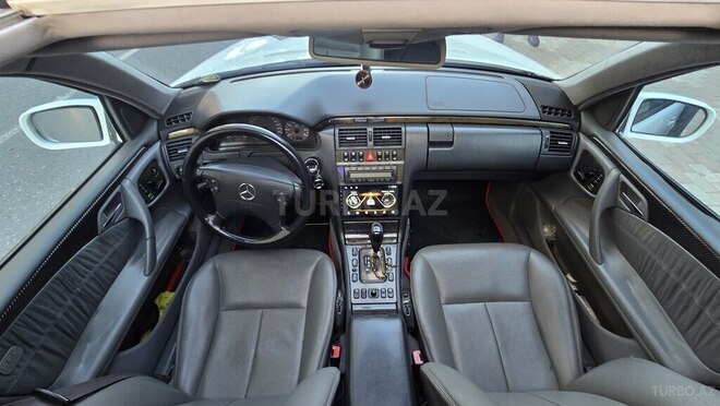 Mercedes E 320-5