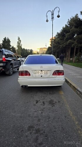 Mercedes E 320-6