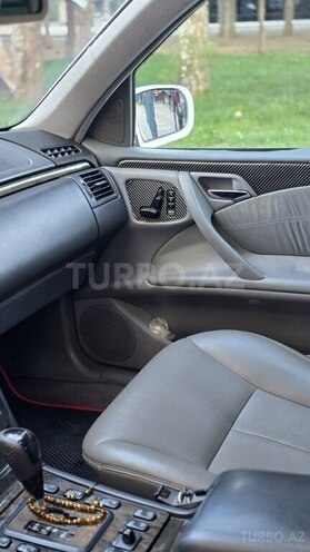 Mercedes E 320-9