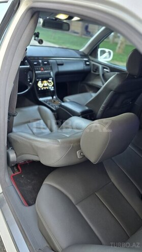 Mercedes E 320-8