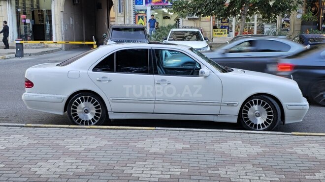Mercedes E 320-19