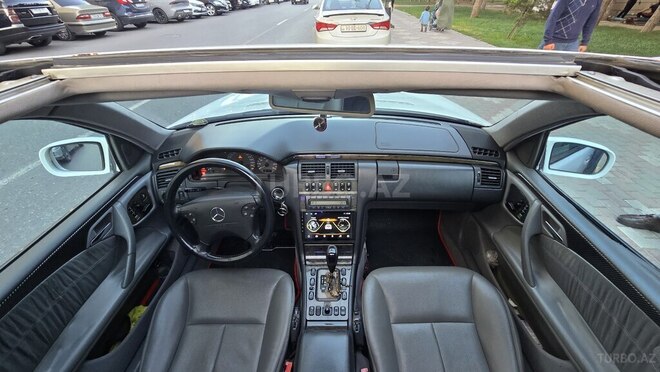 Mercedes E 320-18