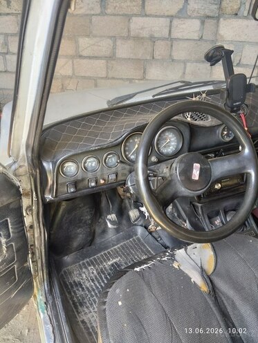 LADA (VAZ) 21011-2