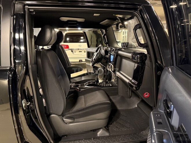 Toyota FJ Cruiser-10