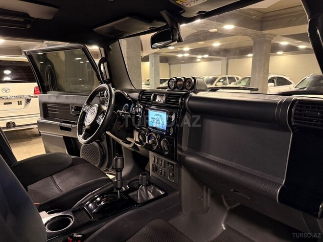 Toyota FJ Cruiser-11