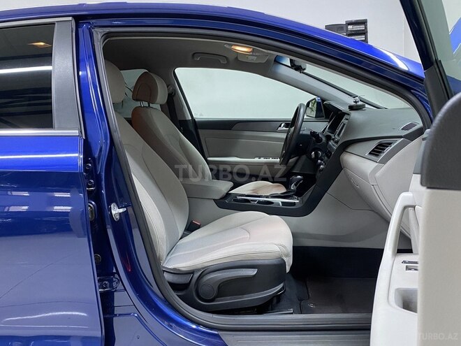 Hyundai Sonata-17