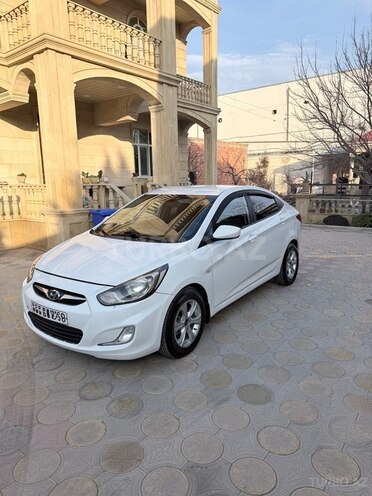 Hyundai Accent-1