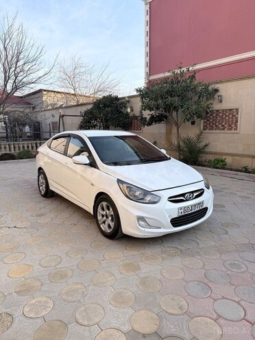 Hyundai Accent-2