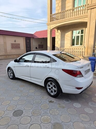 Hyundai Accent-5