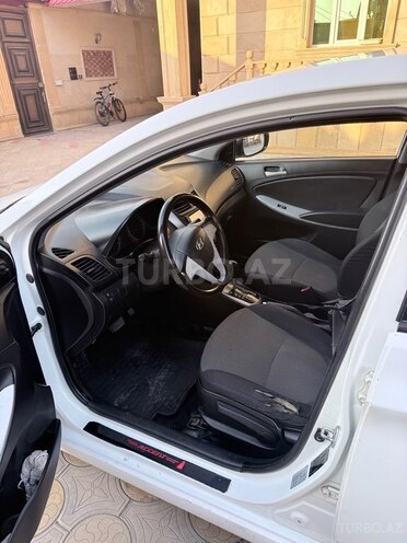 Hyundai Accent-10