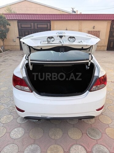 Hyundai Accent-11