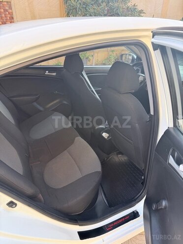 Hyundai Accent-8