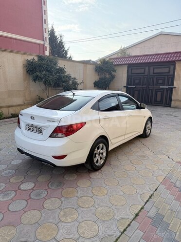 Hyundai Accent-7