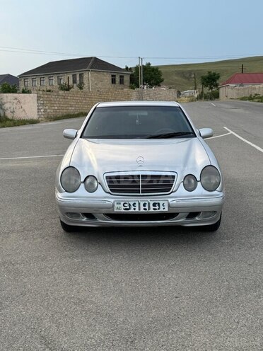 Mercedes E 220-1