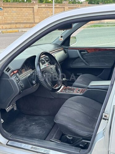Mercedes E 220-7