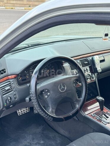 Mercedes E 220-8