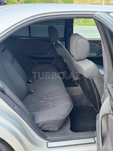Mercedes E 220-10