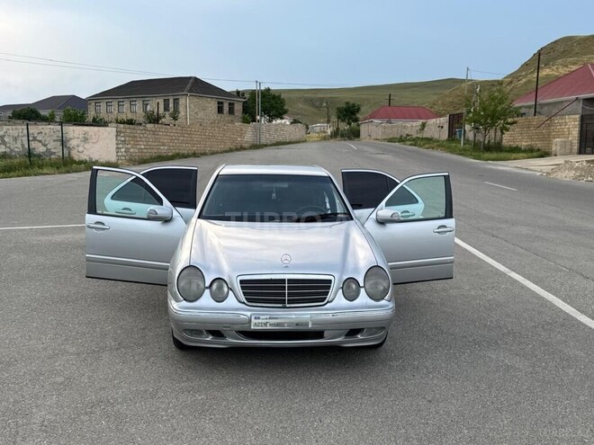 Mercedes E 220-13