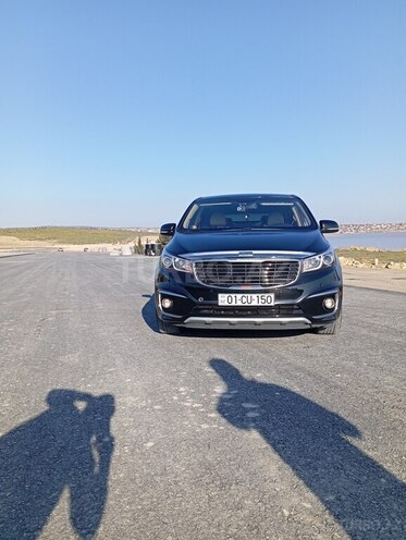 Kia Carnival-1