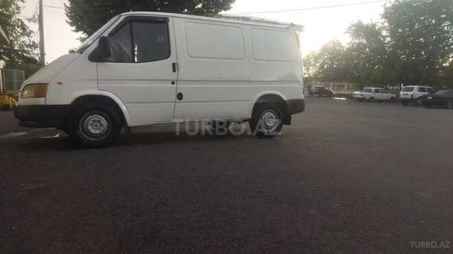 Ford Transit-3