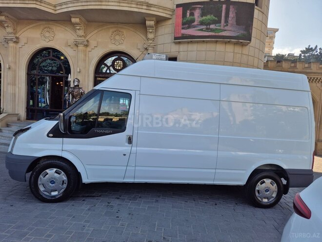 Ford Transit-4