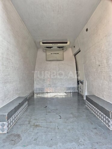 Ford Transit-10
